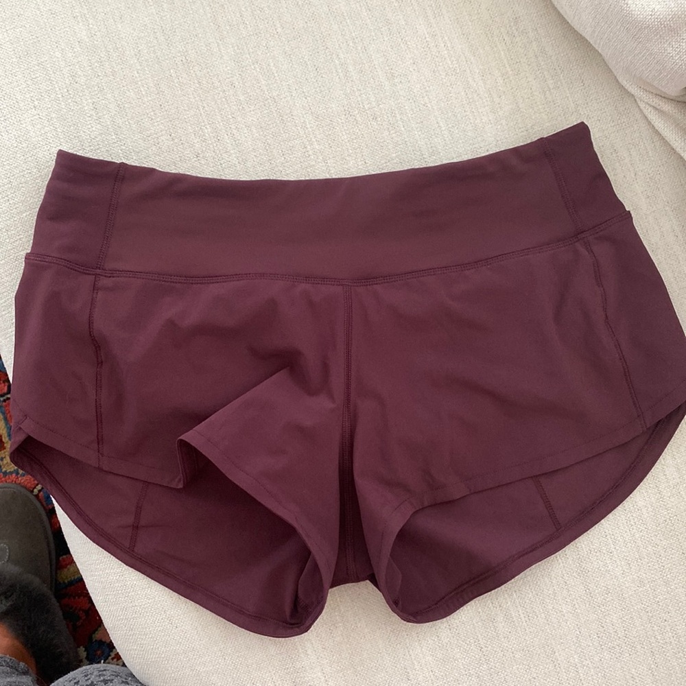 Lululemon Speed Up Low-Rise Lined Short 2.5". Size 4.